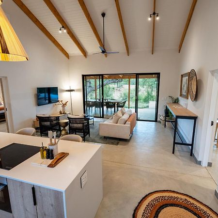 Nomads Den Private Villa With Heated Pool On Hoedspruit Wildlife Estate Riverbed Esterno foto