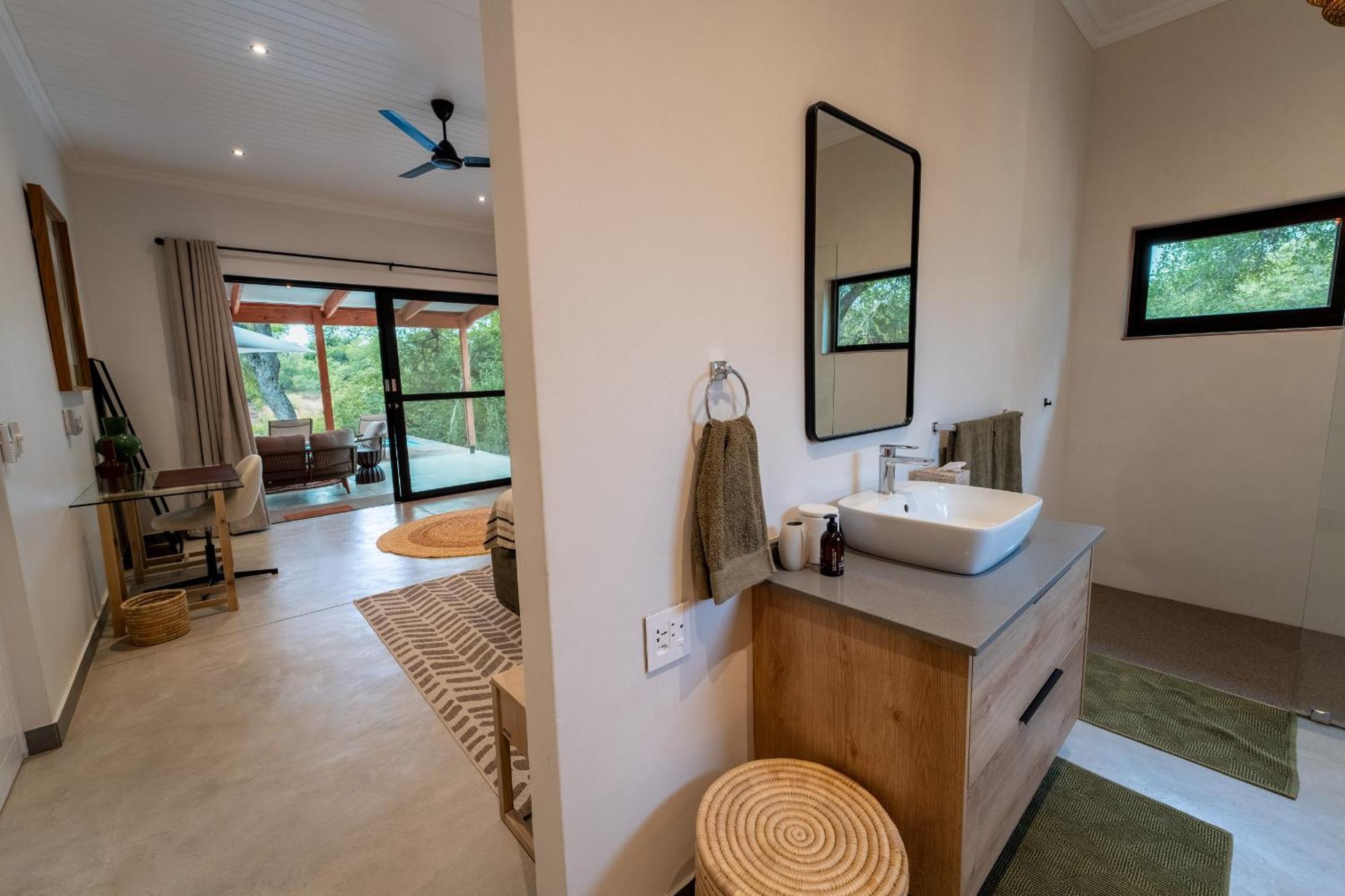 Nomads Den Private Villa With Heated Pool On Hoedspruit Wildlife Estate Riverbed Esterno foto