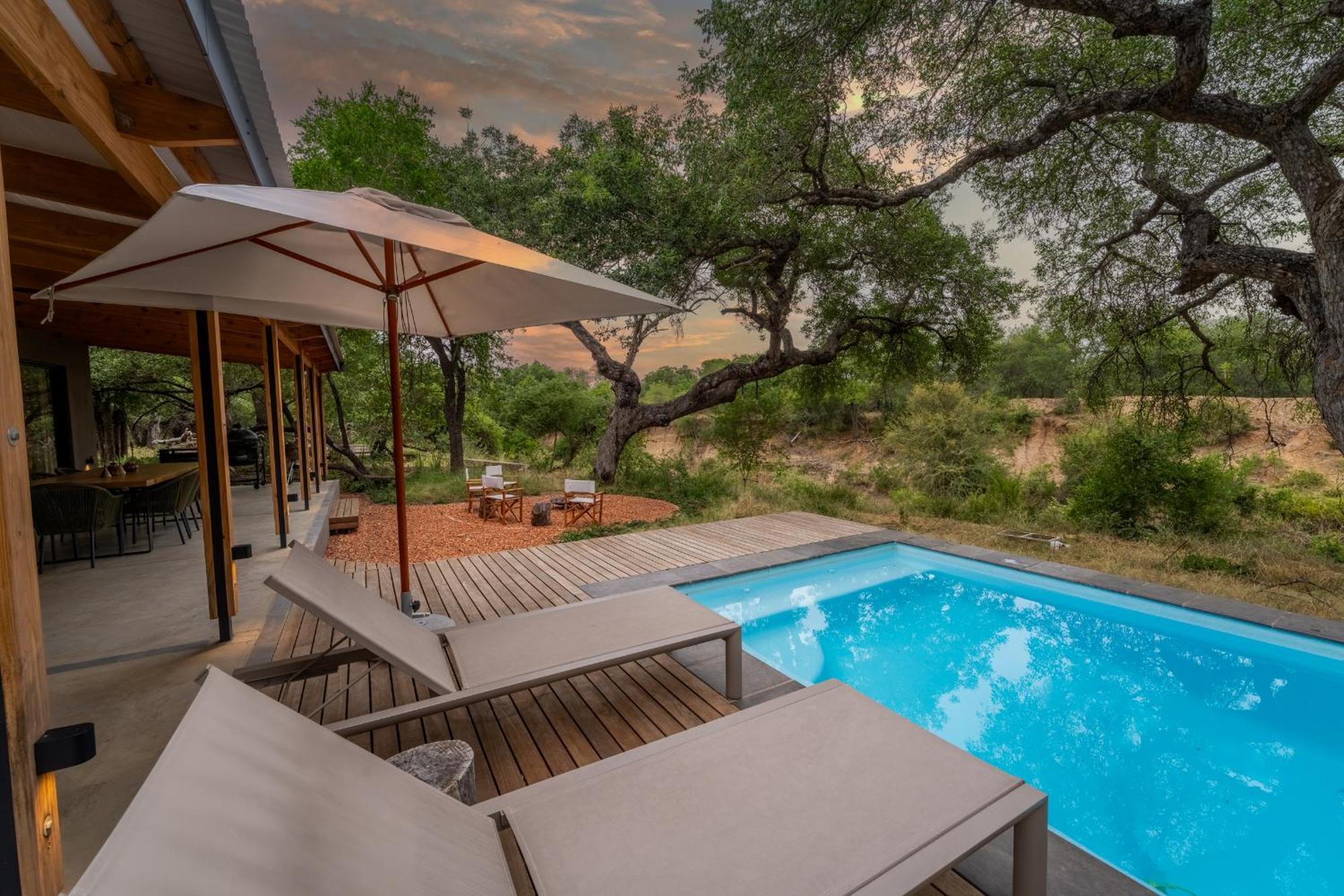 Nomads Den Private Villa With Heated Pool On Hoedspruit Wildlife Estate Riverbed Camera foto